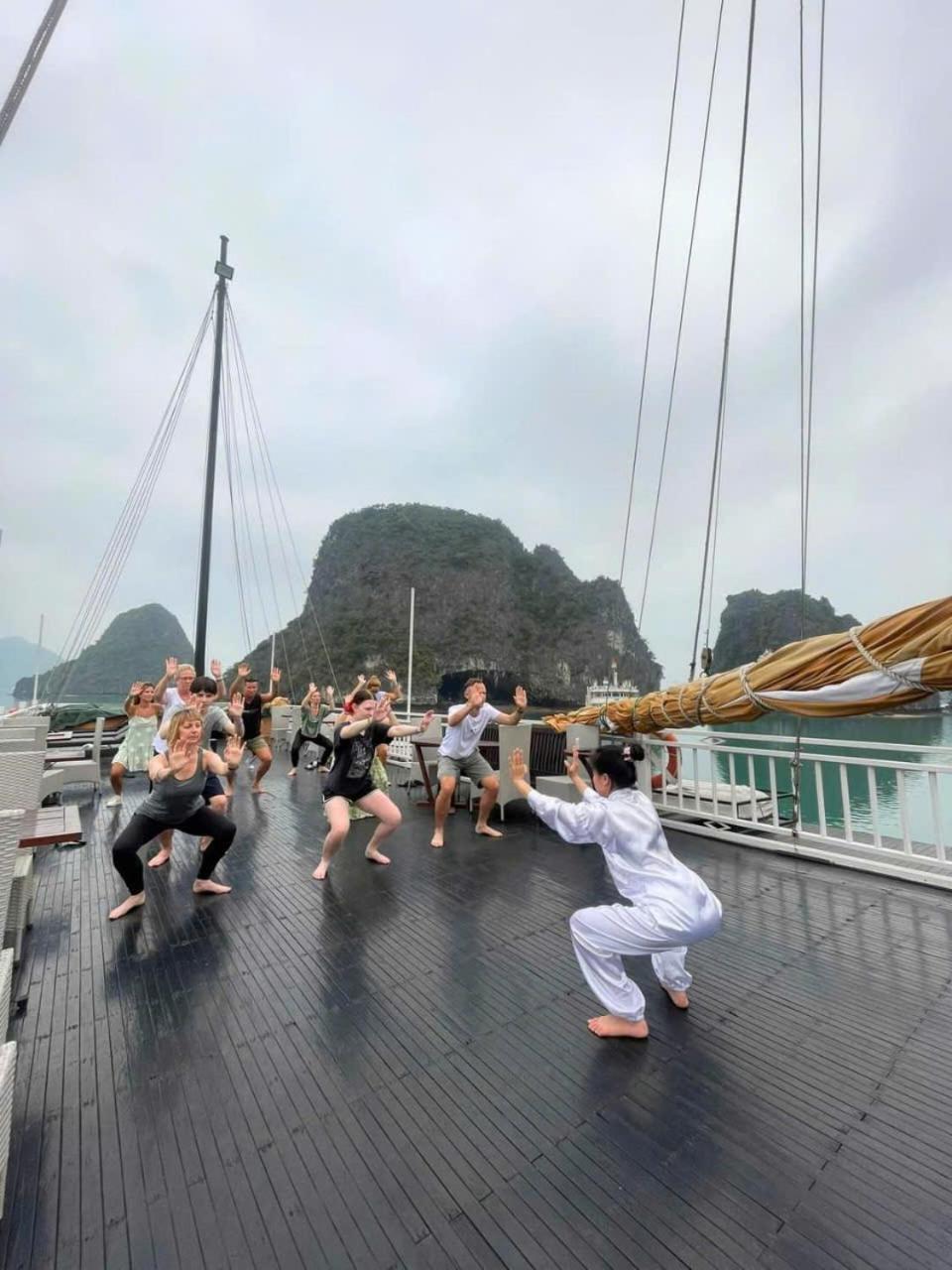 An Duong Hotel Cat Ba Chan Chau Екстериор снимка